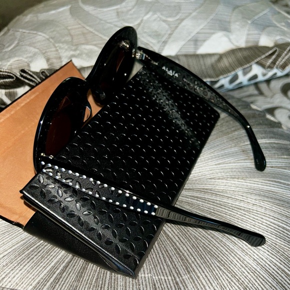 100% Authentic Azzedine Alaïa Round Black Sunglasses, New, $610. - Picture 4 of 14